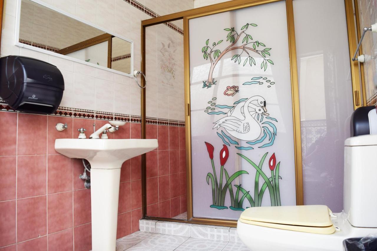 Casa Del Centro Bed & Breakfast Морелия Екстериор снимка