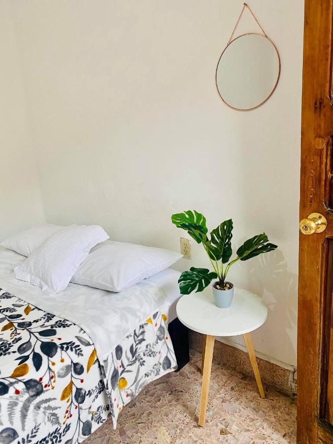 Casa Del Centro Bed & Breakfast Морелия Екстериор снимка