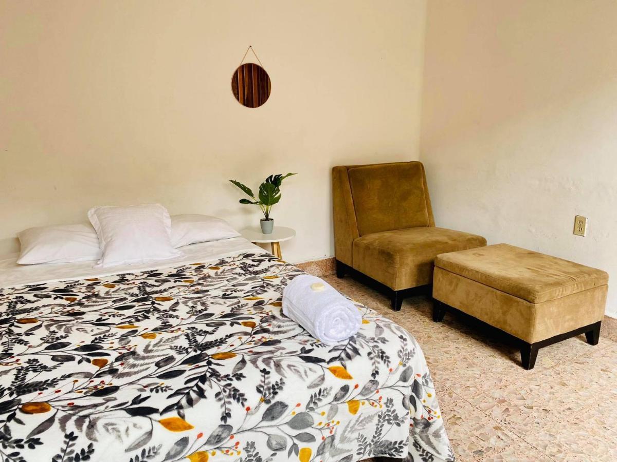Casa Del Centro Bed & Breakfast Морелия Екстериор снимка