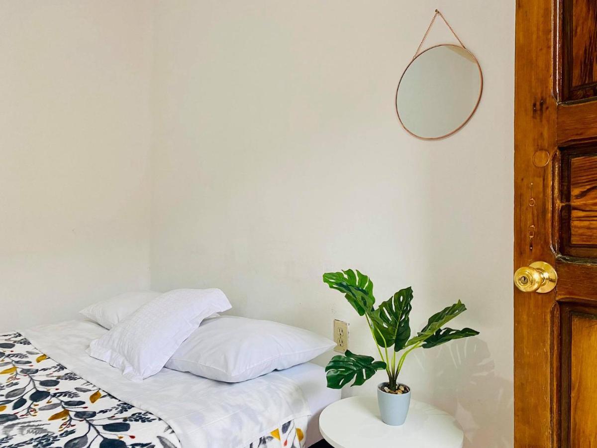 Casa Del Centro Bed & Breakfast Морелия Екстериор снимка
