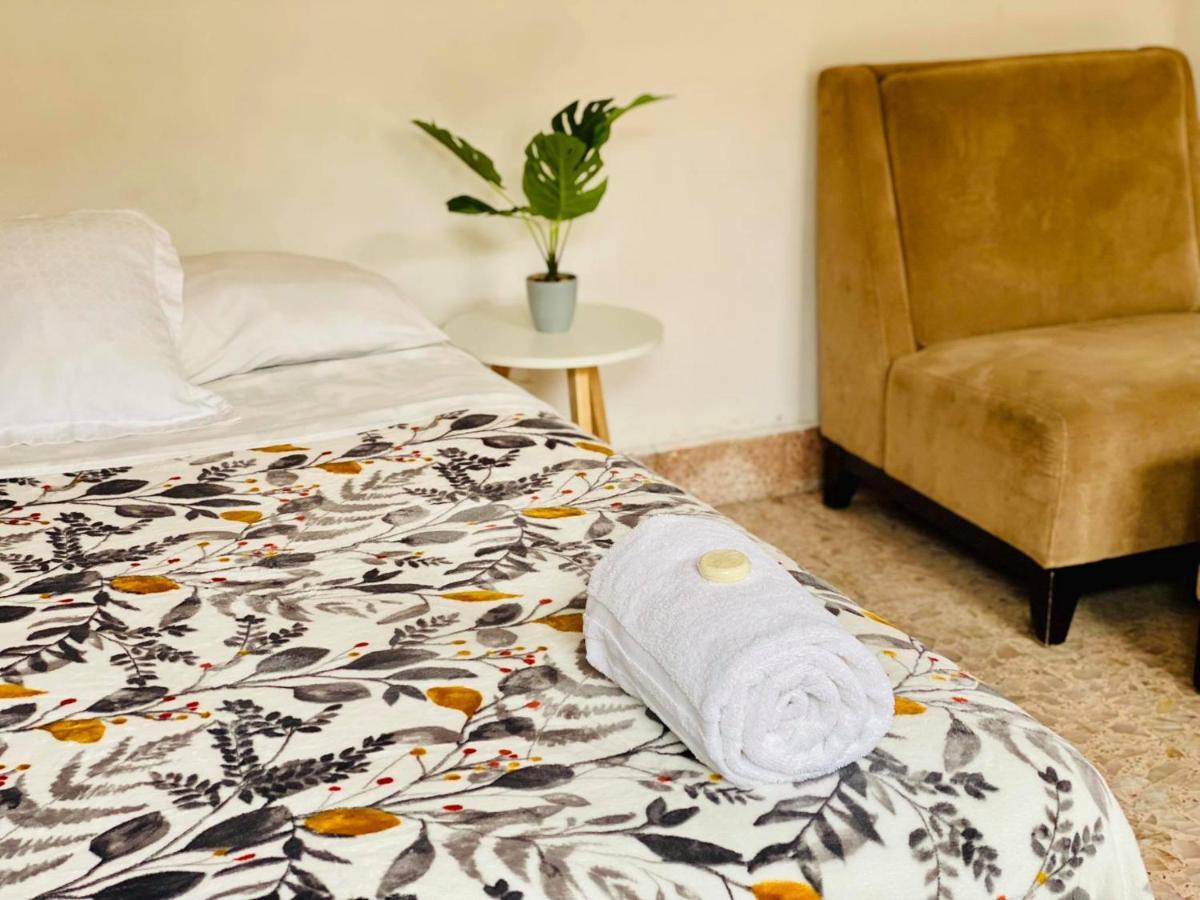 Casa Del Centro Bed & Breakfast Морелия Екстериор снимка