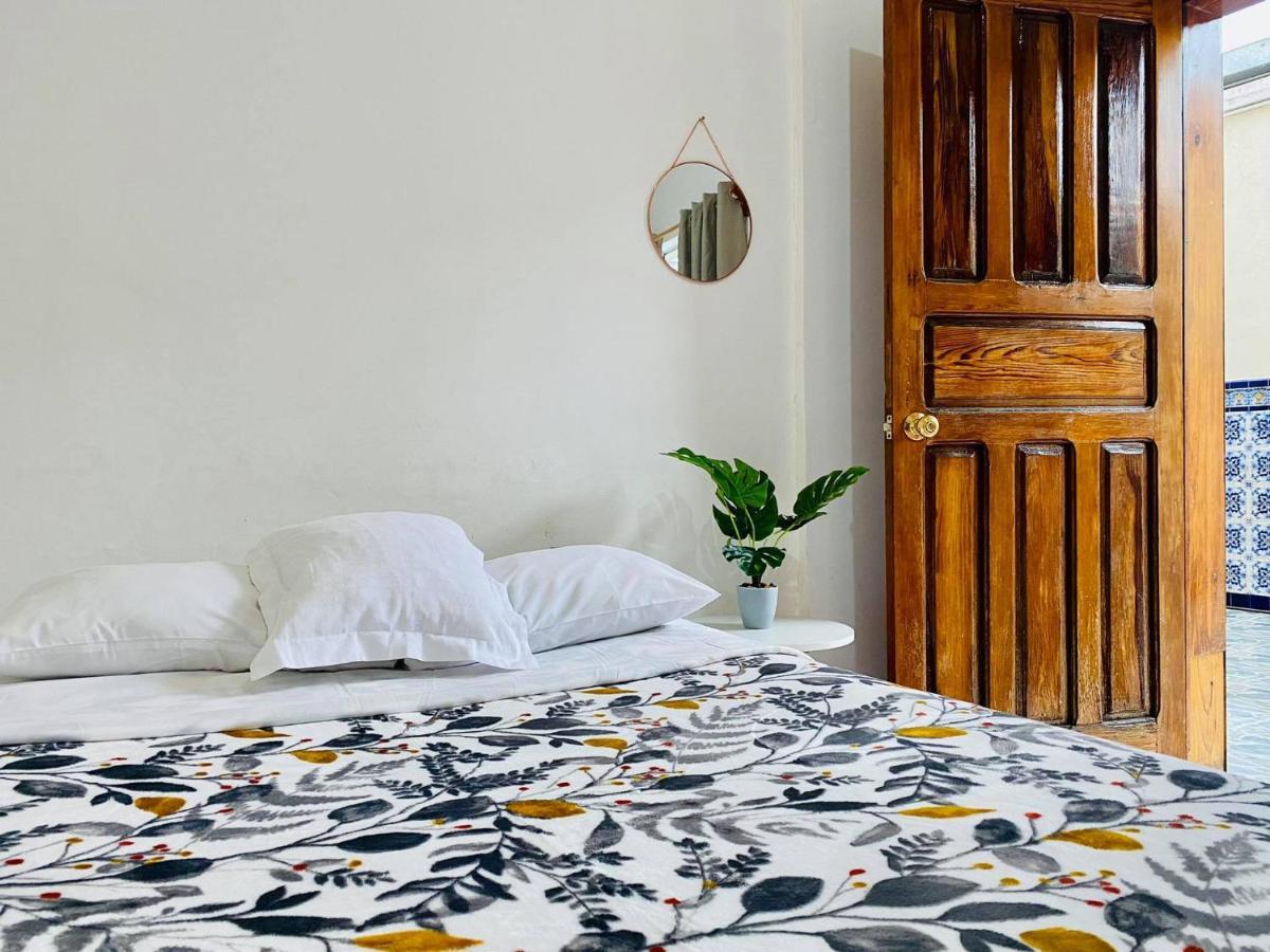 Casa Del Centro Bed & Breakfast Морелия Екстериор снимка