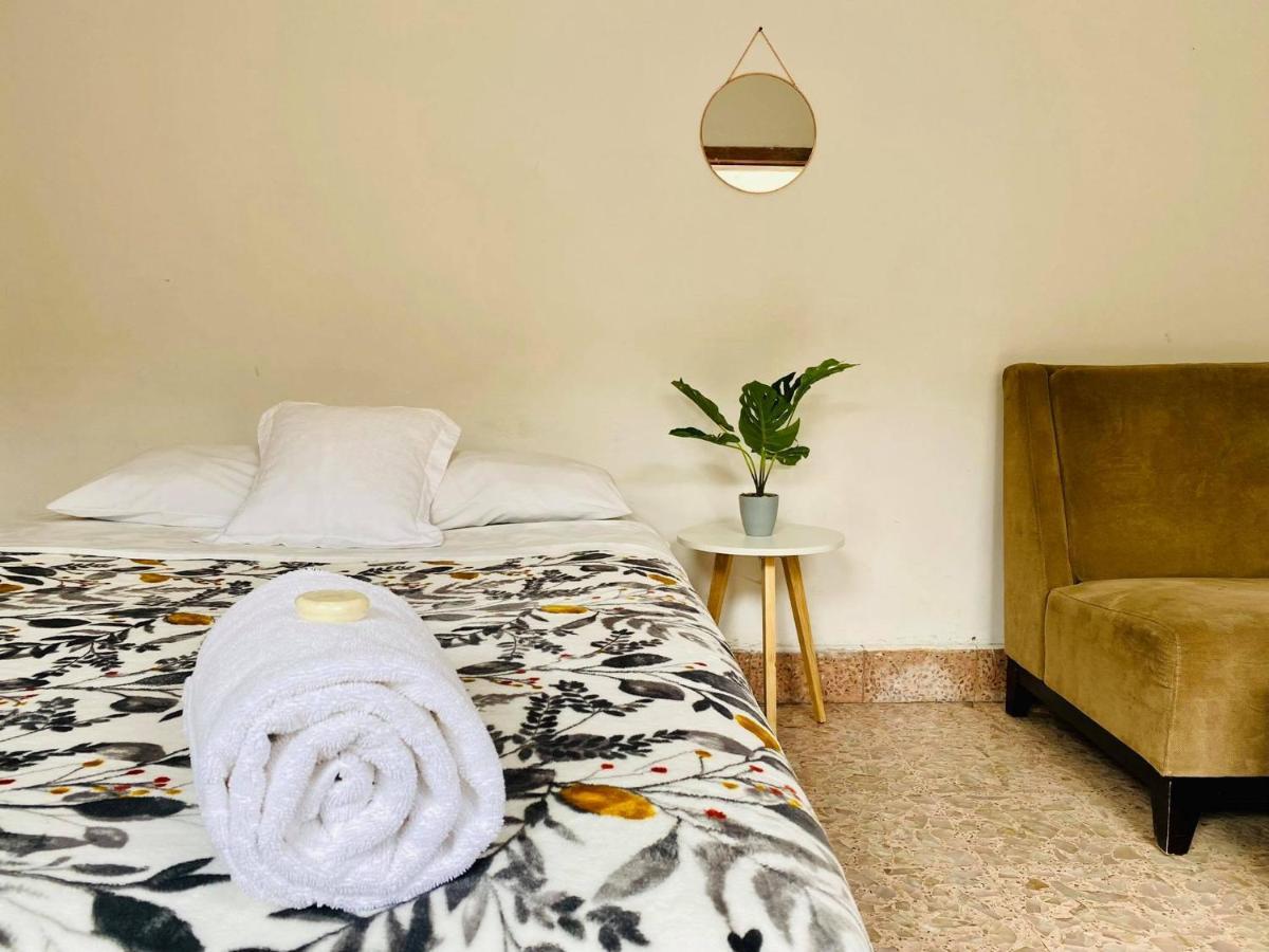Casa Del Centro Bed & Breakfast Морелия Екстериор снимка