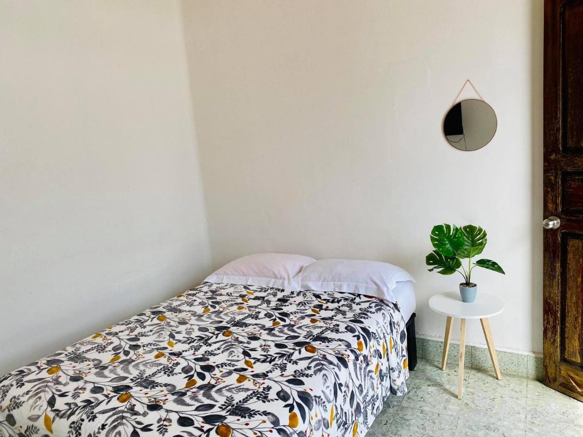 Casa Del Centro Bed & Breakfast Морелия Екстериор снимка